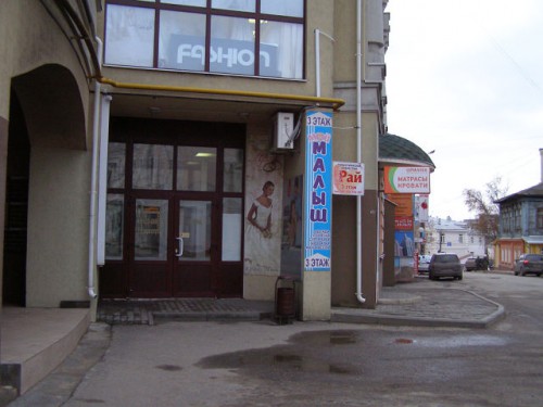 ..это наша &quot;хитрая&quot; дверь со стороны ул.Степанова..