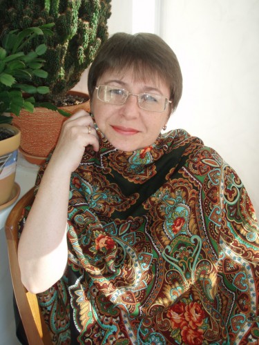 Я назвала это фото : &quot;Близорукая бабушка на солнечном балконе с кактусом&quot;.