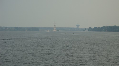 Колокольня в тумане.
