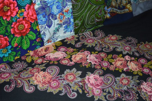 Торжок, Ирина Дадонова, рис. 1975 г., печать 1990 год; Гжель 321-3, Клара Зиновьева, 1986 год; Турецкий 327-10, Любовь Савельева, 1988 год; Черные глаза 1194-14, Валерия Фадеева, 2008 год; Тайна сердца 1435-1, Елена Фаворитова, 2011 год; Февраль 715-9, Татьяна Сухаревская, 2000 год; Над серебряной водой 734-7, Татьяна Сухаревская, 2001 год; Филигрань 338-19, Галина Сотскова, 1989 год