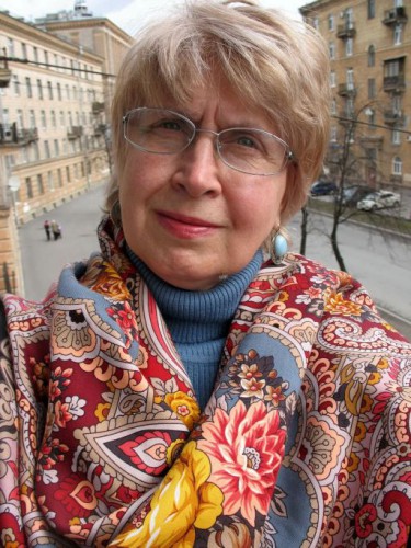 Если ставить во главу угла серо-голубой, как сделала в зимнем показе Света-Slana