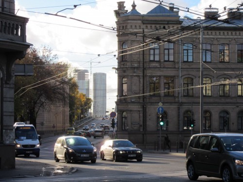 В дали заезд на Вантовый мост