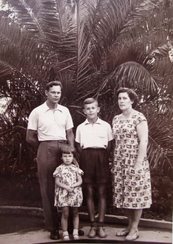 Сочи 1962год...это когда деревья (пальмы) были большими и родители молоды(им по 38) и живы...
