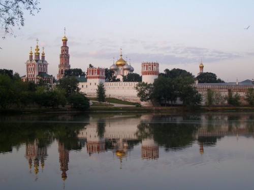 Монастырь на рассвете