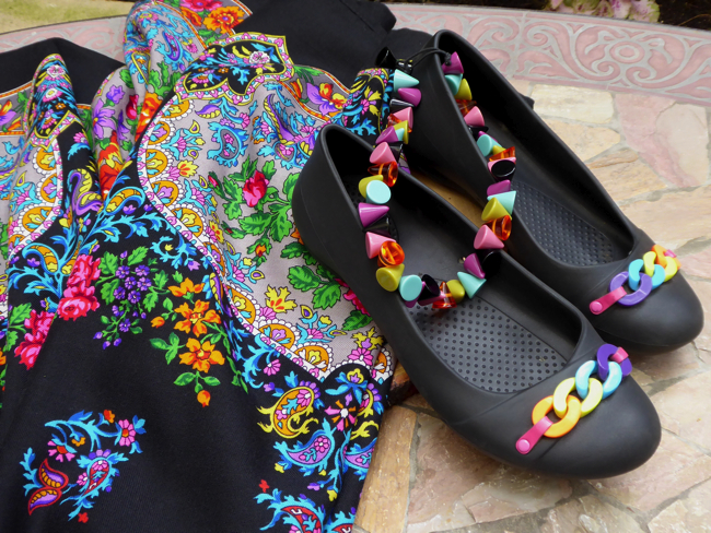 Медальоны-18, Crocs Gianna Ballet Flat, Бусы- Sobral, коллекция Karl Lagerfield