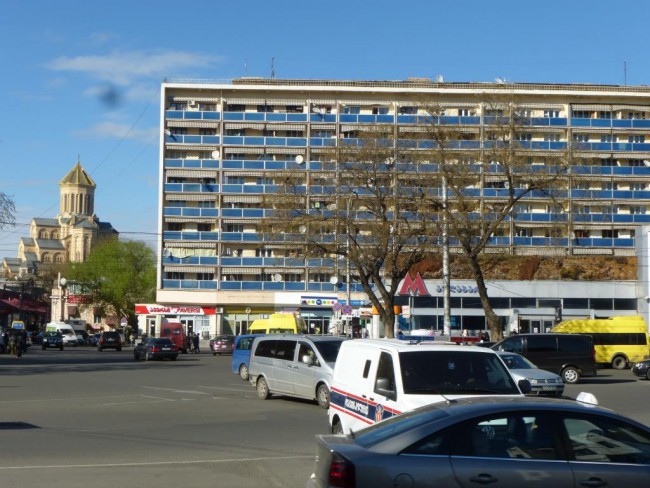 к храму ближе всего метро Авлабар