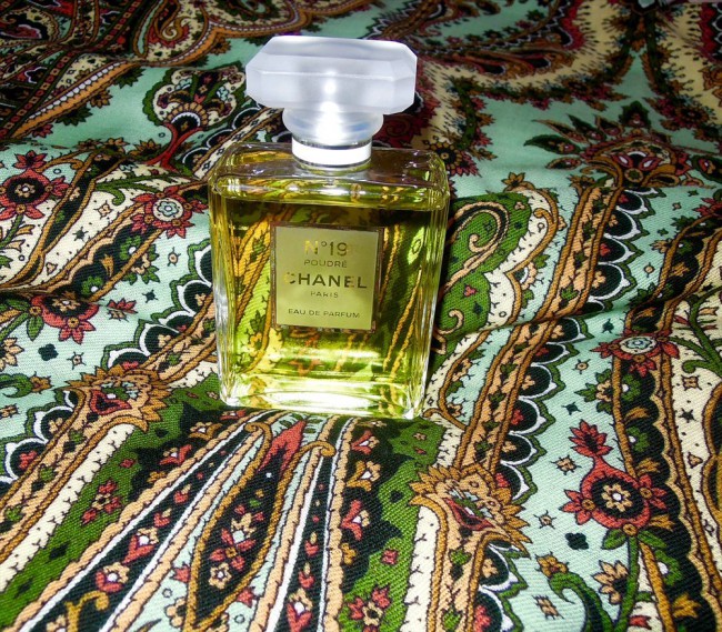 Палантин Город золотой -60 и Chanel 19 poudre
