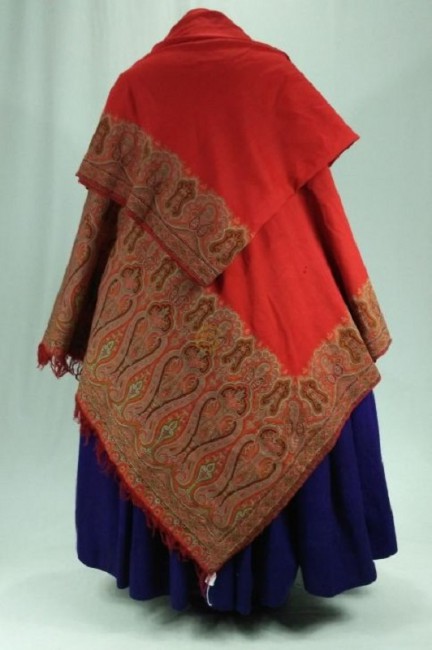manton-de-ocho-puntas-capucha.jpg
