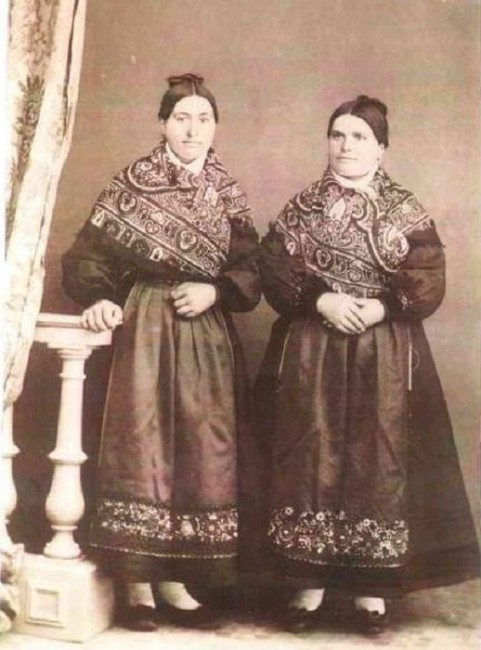 marc3ada-y-benita-maragatas-del-val-en-traje-de-fiesta-1912.jpg