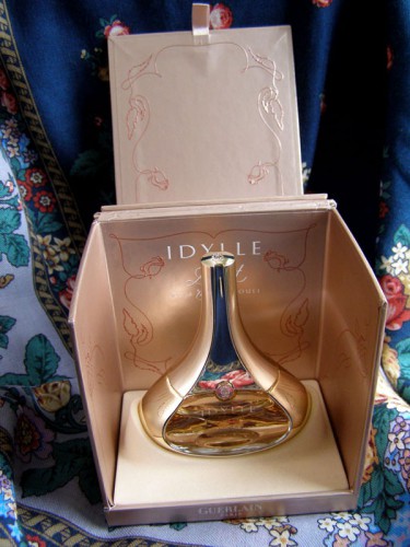 Платок &quot;Сирень&quot; и парфюм Guerlain Idylle duet