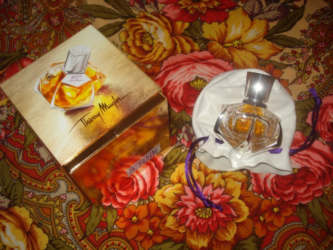Alien Les Parfums de Cuir Thierry Mugler и Счастливица-3, автор Валерия Фадеева