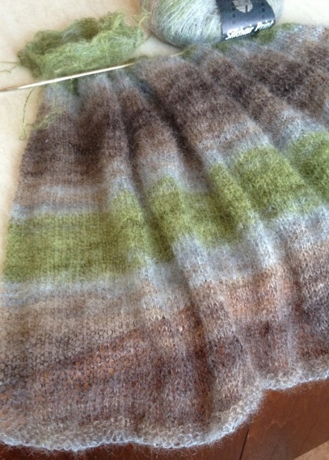 ¦¬¦-¦¬¦-¦-TВ¦¬¦-_¦-TВ__lana_grossa__1.menCp.jpg (386.3 КБ) 4721 просмотр SILKHAIR Print <br />70 % суперкид мохер ,<br />30 % шелк. Цвет 322. Не стоит брать спицы менее 4, так как получается не воздушное полотно и резкий переход оттенков.