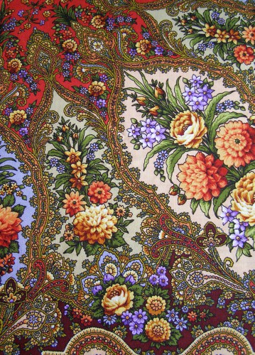 Переход цвета от тёмно-красного через медальоны к красной серединке...