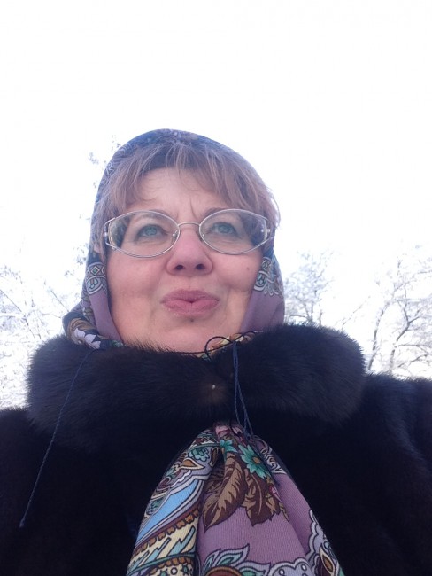 И это я без косметики - только из храма вышла утром в воскресенье, ну и самофото, разумеется.