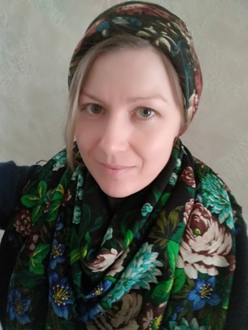 на голове Таинство цветов 10, Н.Белокур