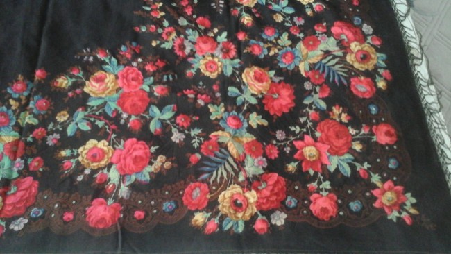 657069838_4_1000x563_starinnyy-sherstyanyy-platok-moda-i-stil.jpg