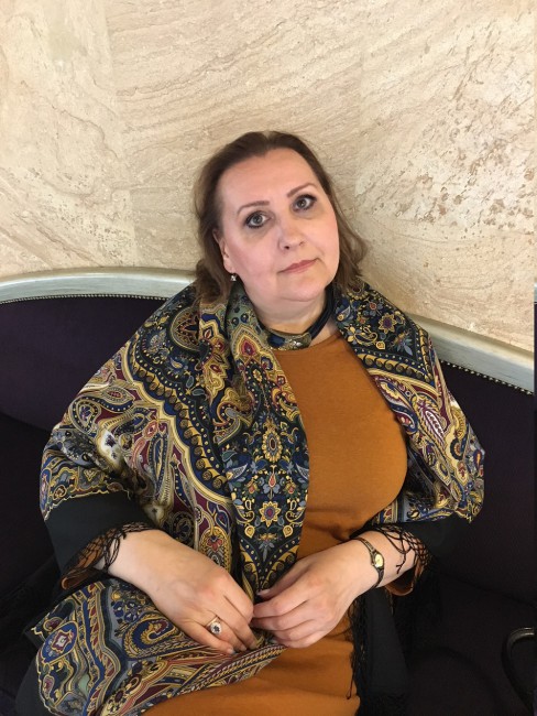 В театре