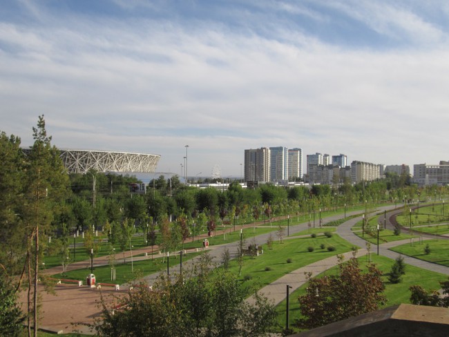 При клике все фото увеличиваются