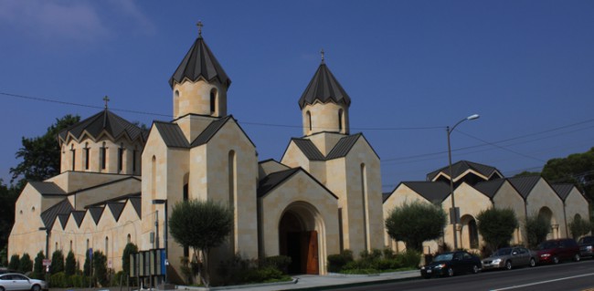 Saint_Gregory_the_Illuminator_Armenian_Catholic_Church_in_Glendale_,_California_(2001)_full.JPG