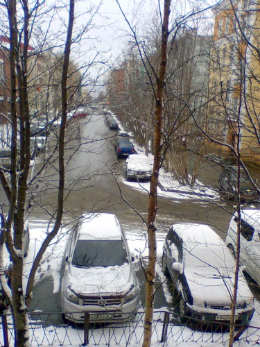 чуть раньше, снег ещё не шел, т.е. уже шел, но ночью.