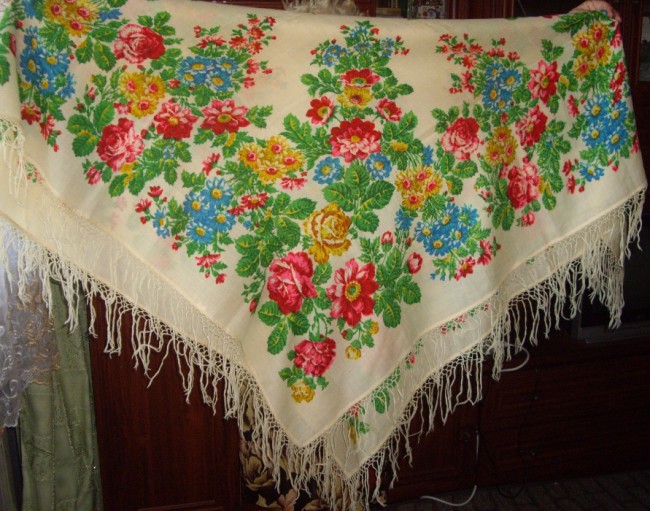 691221174_2_891x700_bolshoy-sherstyanoy-platok-v-ukrainskom-stile-fotografii.jpg