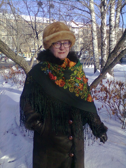 а здесь платочек в тени, и все так же красив