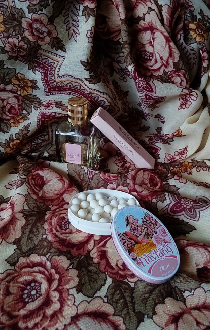Sloane Rose от Atelier Flou,  сумочный вариант Rose Splendide от Annick Goutal и Русская красавица от Ирины Петровны Дадоновой