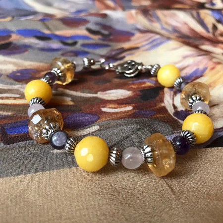 Нюанс 2 и цитрин с кварцем, аметистом и каким то тонированным камешком