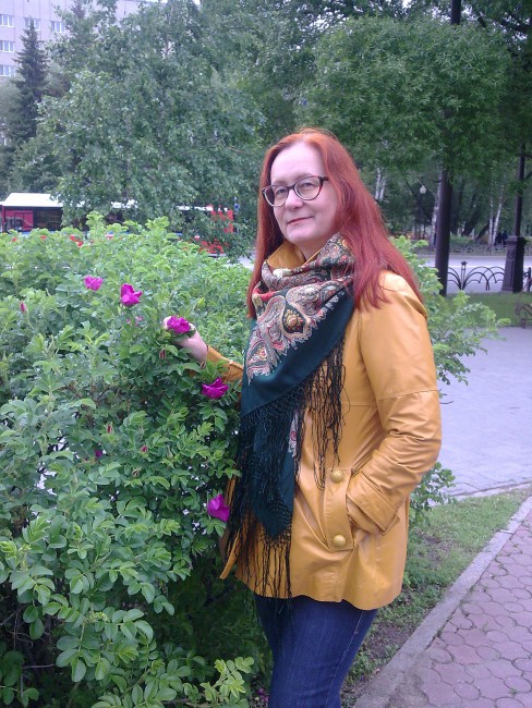 Фото405.jpg (925.1 КБ) 4620 просмотров А у нас шиповник зацвел