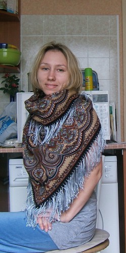Турецкий 22 с уменьшеной шириной черной каймы и новой бахромой. Этот мне нравится больше.