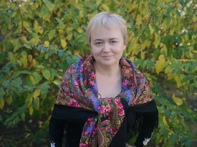 1199-18 Именины, автор рис. Клара Зиновьева, 146х146, шёлк. бахрома