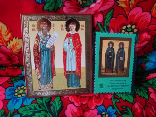 Иконы святых Петра и Февронии, привезенные из Мурома