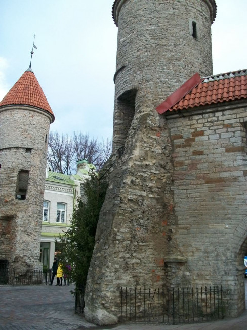 Ворота старого города на пути в театр.
