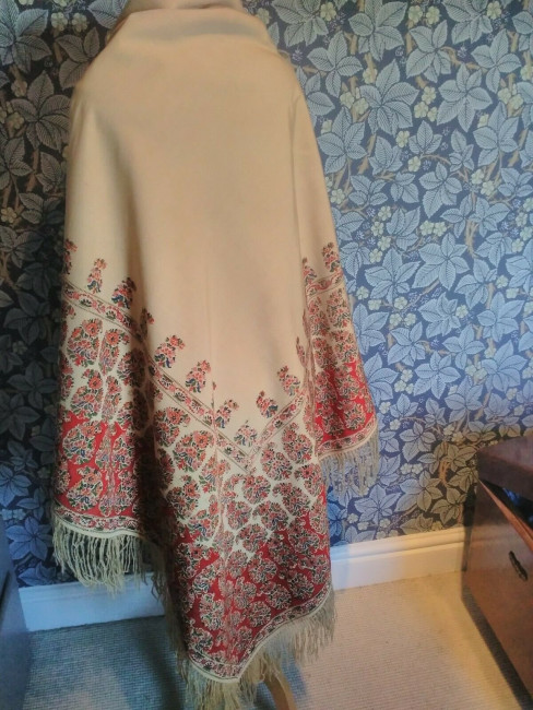 Antique-Victorian-Shawl-Fringed-Piano-Style-paisley-Floral-_57 (5).jpg