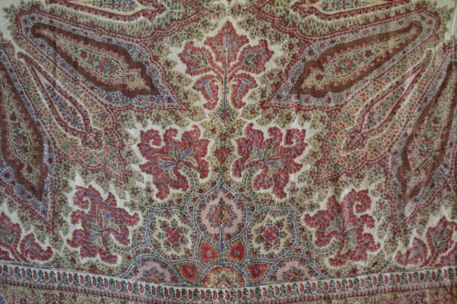 Antique-Kashmir-Paisley-Crinoline-Shawl-Print-Dual-Color-_57 (8).jpg