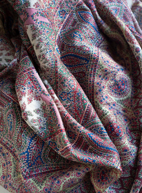 norwich-silk-burnous-shawl-circa-1850-60_10076_pic3_size3.jpg