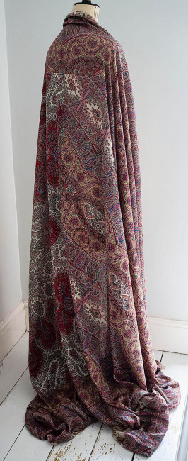 norwich-silk-burnous-shawl-circa-1850-60_10076_pic12_size3.jpg