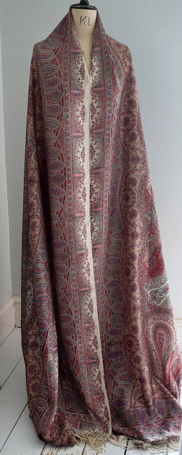 norwich-silk-burnous-shawl-circa-1850-60_10076_pic9_size3.jpg