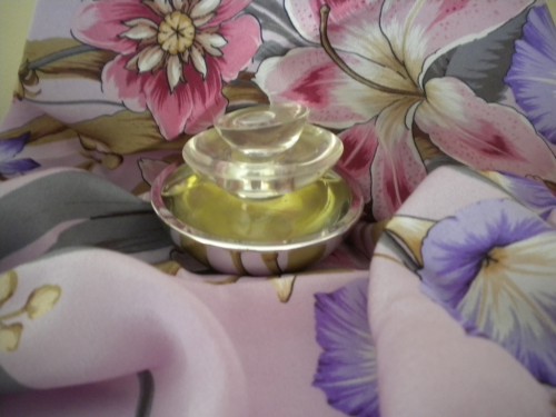 Чистые росы 661-4, крепдешин, Валерия Фадеева и Guerlain Insolence Shimmering Limited Edition
