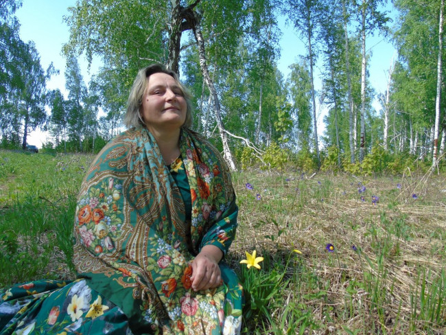Берегиня в лесу с граммофоном.jpg