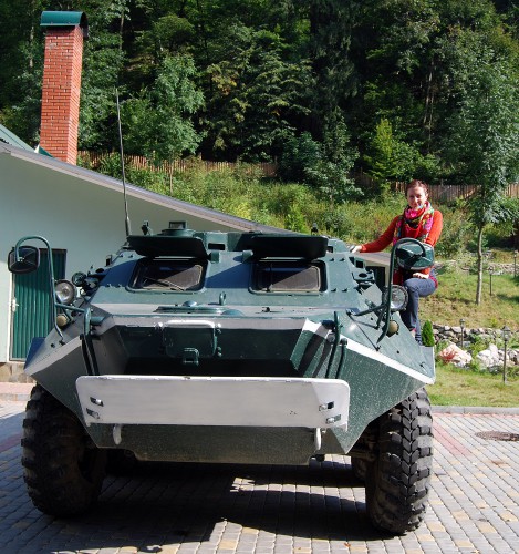 &quot;Рябинушка&quot; 385-5 и военная техника для катания туристов в горы.