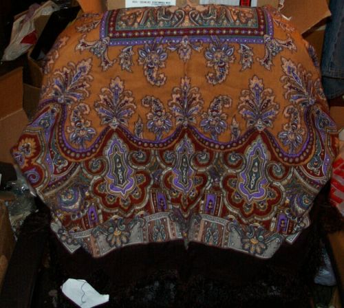 Пишут, что Pavloposad shawl 58*x58*. Так ли это?