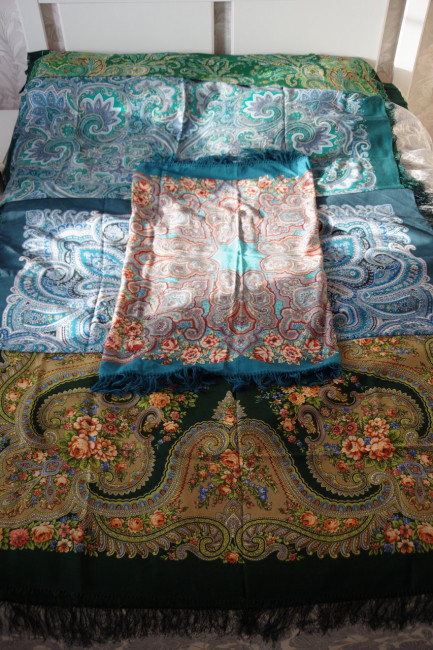 У камина 9, В ожидании праздника 12, Камаринская 12, Ясно солнышко 9, шарф из шали Караван 30