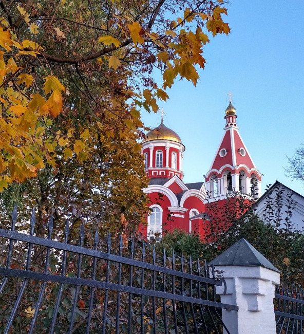 Храм в Петровском парке