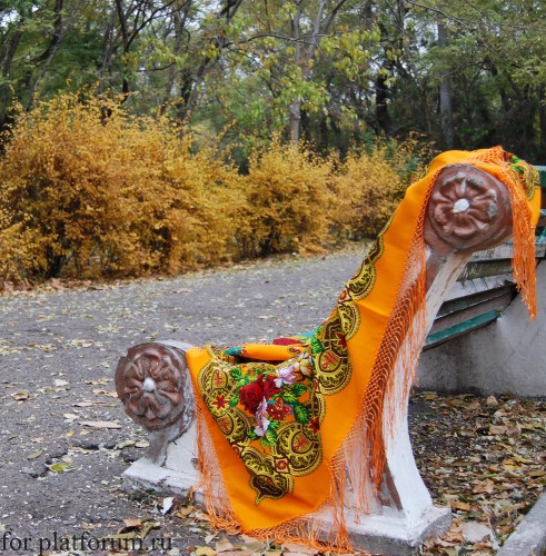 Белые розы 373-0  автор рисунка шали Шаховская Лидия