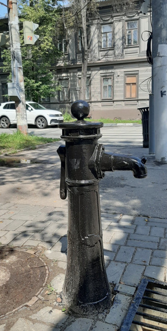 Водоразборная колонка системы Черкунова. Этой колонке почти сто лет.
