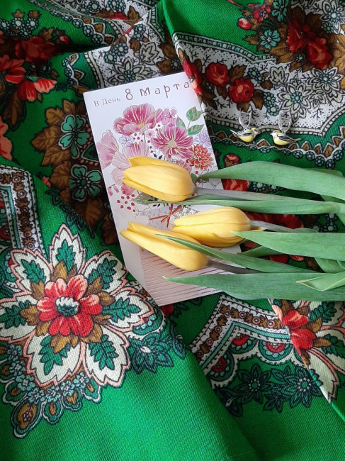 Золотые листья. Художник Клара Зиновьева.