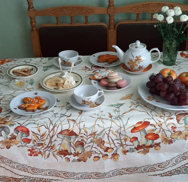 Скатерть &quot;Осенние дары&quot;, вид 1.<br />Художник: Иноземцев Сергей