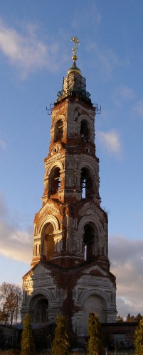 Колокольня - гордость монастыря. Это одна из самых высоких колоколен в Подмосковье.