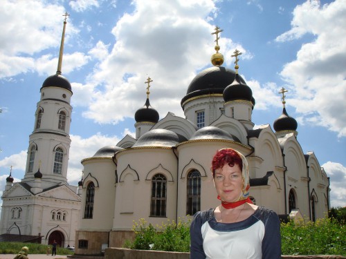 г. Задонск, Свято-Тихоновский Спасо-Преображенский женский монастырь, июнь 2011г.<br />Платок Искушение 1247-5 (И.Дадонова)